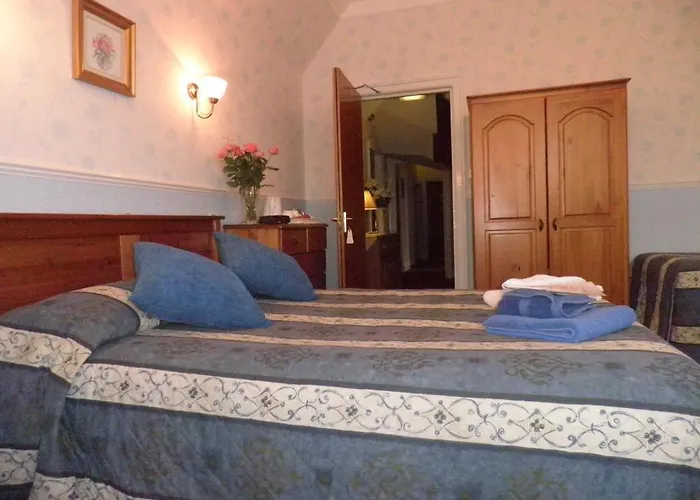 Midway Guest house 4*