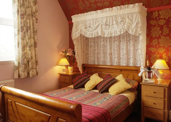 Midway Guest house 4*