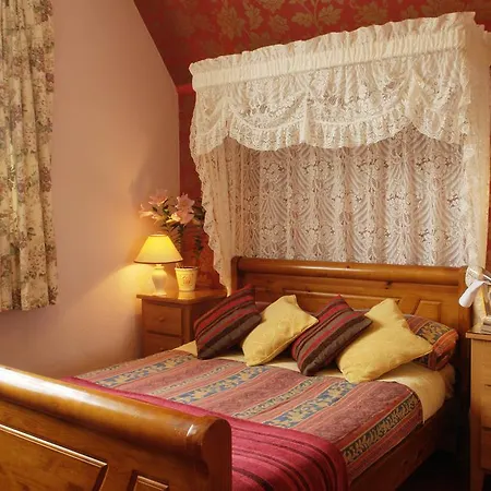 Midway Pensionat 4*